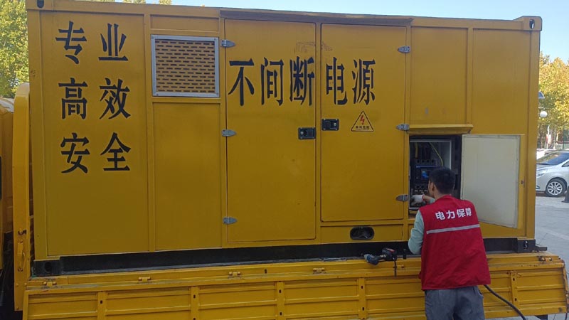 鸡泽柴油发电机组和UPS电源配合使用时，如何避免切换过程中的电力中断？